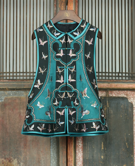 手推绣如意蝴蝶马甲